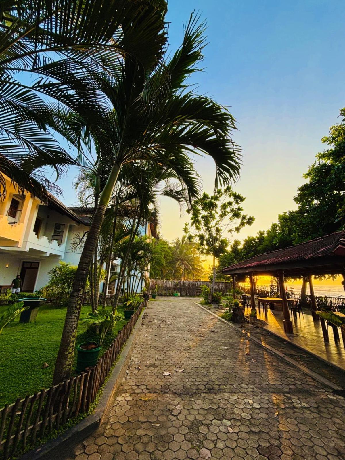 Balance Beach Resort 迪克韦勒 外观 照片